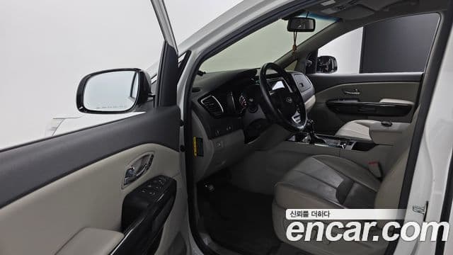Kia All New Carnival Noblesse, 2016 11