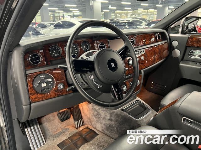 Rolls-Royce 팬텀 6.7 EWB V12, 2016 4