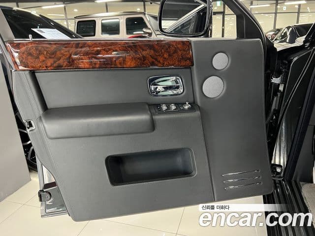 Rolls-Royce 팬텀 6.7 EWB V12, 2016 7