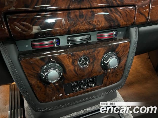 Rolls-Royce 팬텀 6.7 EWB V12, 2016 10