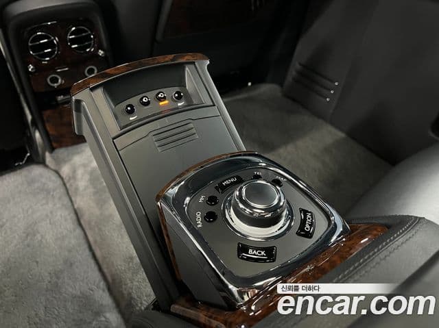 Rolls-Royce 팬텀 6.7 EWB V12, 2016 14