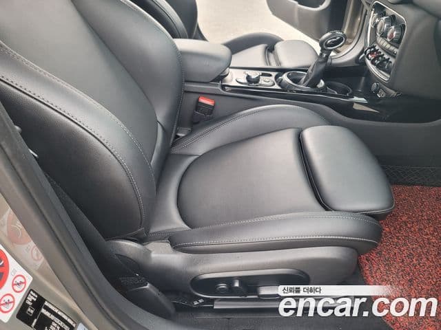 Mini Cooper D 클럽맨 2세대, 2016 13