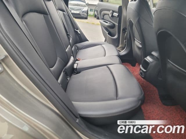 Mini Cooper D 클럽맨 2세대, 2016 14