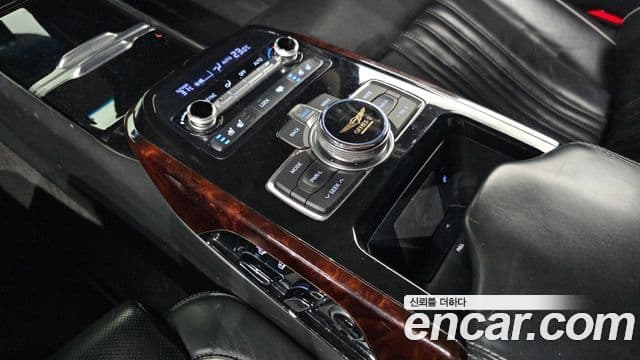 Genesis EQ900 Prestige, 2016 19