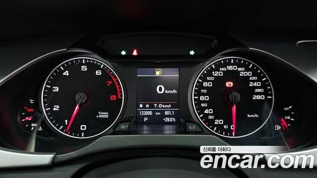 Audi New A4 B8, 2011 8