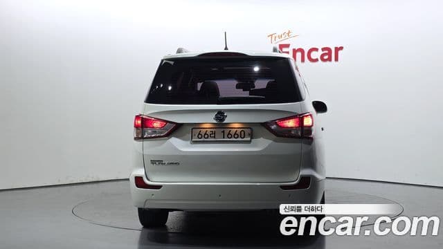 KG모빌리티(SsangYong) Korando 투리스모 4WD LT 9인승, 2015 4