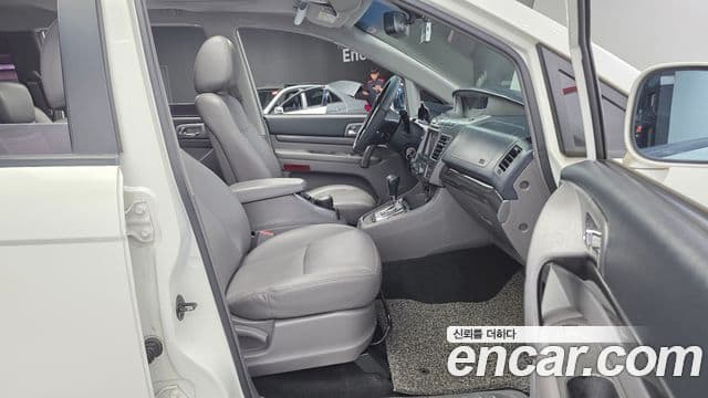 KG모빌리티(SsangYong) Korando 투리스모 4WD LT 9인승, 2015 10