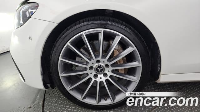 Mercedes-Benz E-класс W213 AMG Line, 2021 все фото