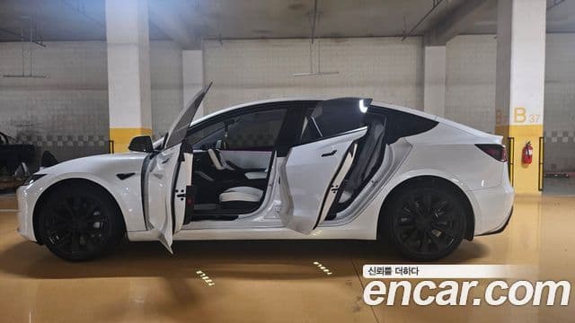 Tesla модель 3, 2024 1