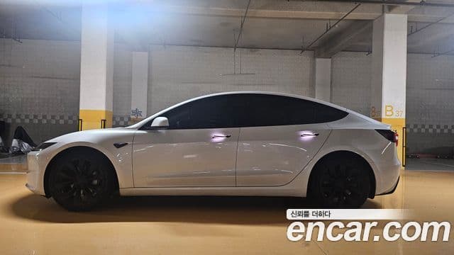 Tesla модель 3, 2024 2