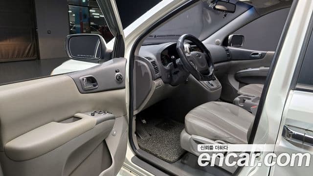 Kia Carnival R R Special, 2010 11