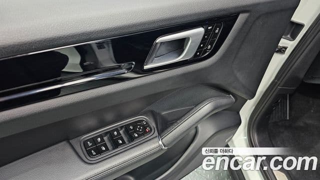 Porsche Cayenne (PO536), 2020 10