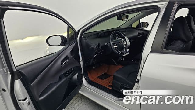 Toyota 프리우스 4세대 1.8 E, 2017 10