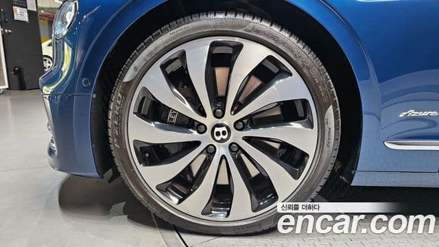 Bentley Flying Spur 3세대 4.0 Azure, 2023 все фото