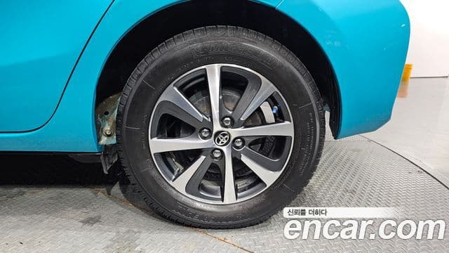 Toyota 프리우스 C, 2019 все фото