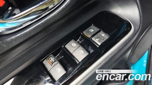 Toyota 프리우스 C, 2019 13