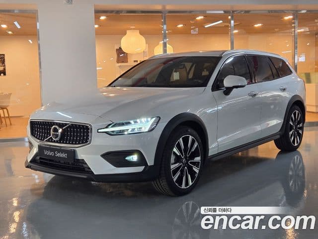 Volvo V60 Cross Country 2세대 B5 Ultra AWD, 2025 1