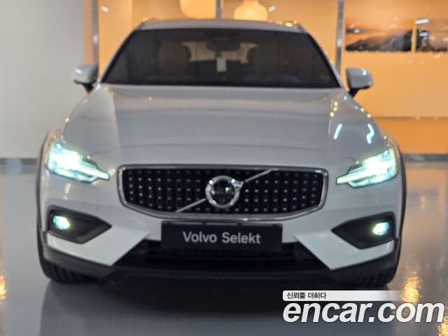 Volvo V60 Cross Country 2세대 B5 Ultra AWD, 2025 3