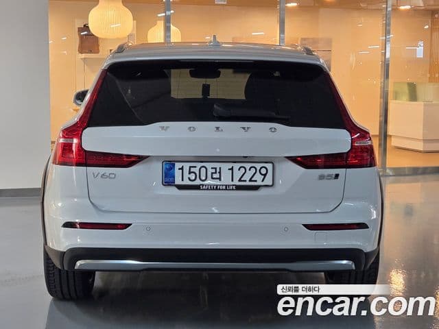 Volvo V60 Cross Country 2세대 B5 Ultra AWD, 2025 4