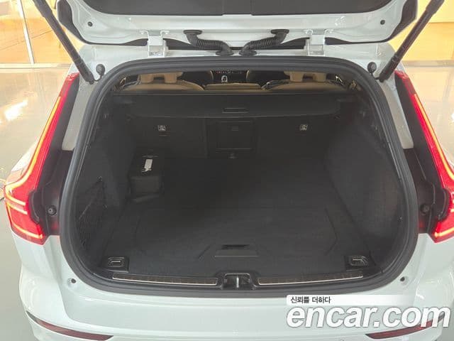 Volvo V60 Cross Country 2세대 B5 Ultra AWD, 2025 13