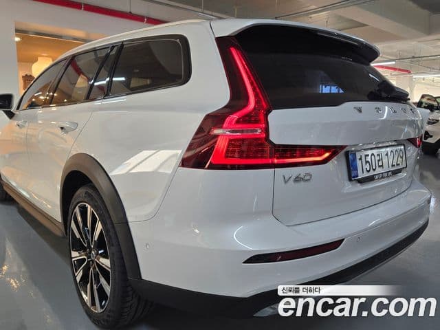 Volvo V60 Cross Country 2세대 B5 Ultra AWD, 2025 14
