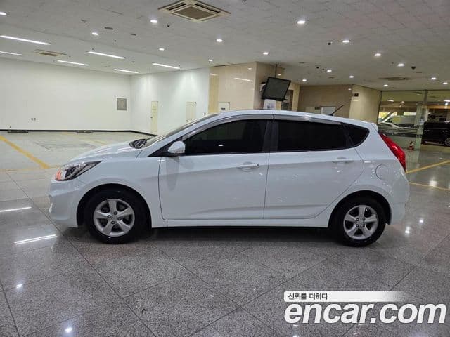 Hyundai Accent(новый кузов / новое поколение) Modern, 2015 3