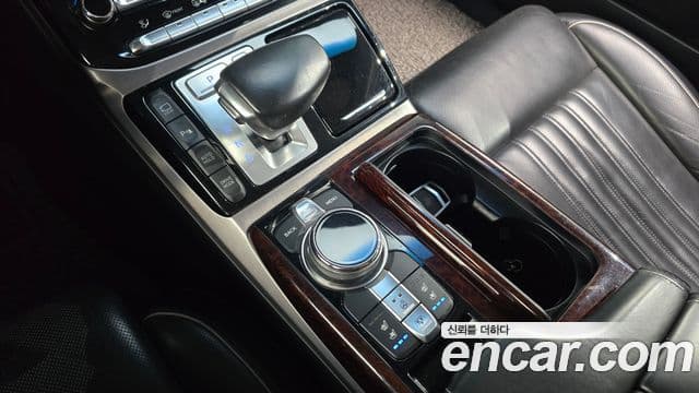 Genesis EQ900 Prestige, 2016 9