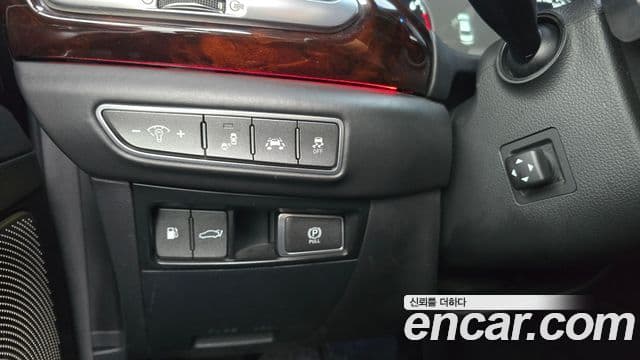 Genesis EQ900 Prestige, 2016 16