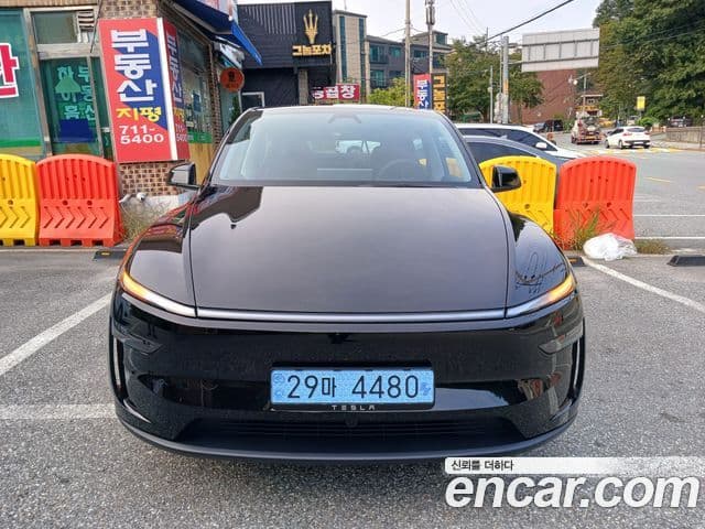 Tesla модель Y, 2025 1