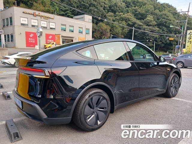 Tesla модель Y, 2025 4