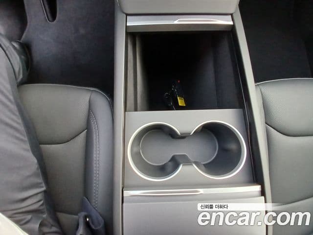 Tesla модель Y, 2025 13