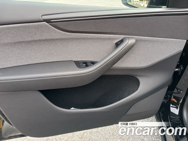 Tesla модель Y, 2025 14