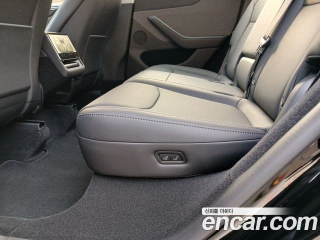 Tesla модель Y, 2025 17