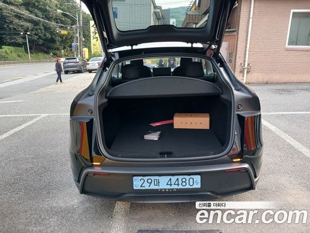 Tesla модель Y, 2025 19