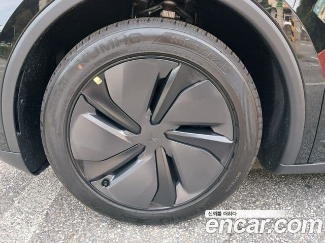 Tesla модель Y, 2025 20