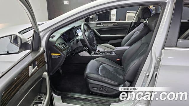 Hyundai LF Sonata Special, 2017 10
