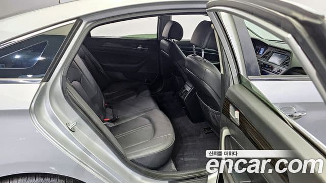 Hyundai LF Sonata Special, 2017 12