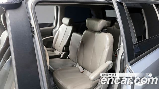 Kia Grand Carnival LPI GX, 2009 11