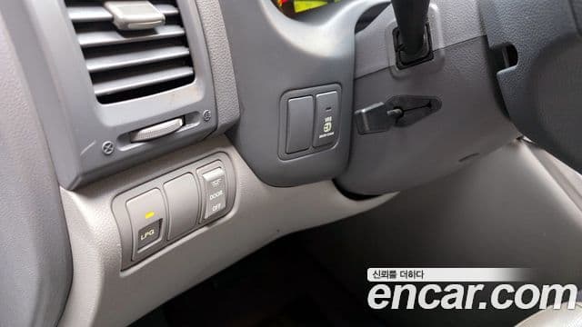 Kia Grand Carnival LPI GX, 2009 14