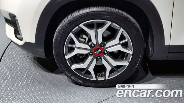 Kia Seltos Signature, 2022 все фото