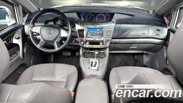 KG모빌리티(SsangYong) Korando 투리스모 4WD RT 9인승, 2015 7