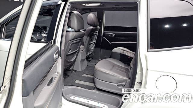 KG모빌리티(SsangYong) Korando 투리스모 4WD RT 9인승, 2015 11