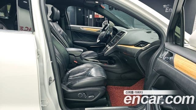 Lincoln MKC, 2015 11