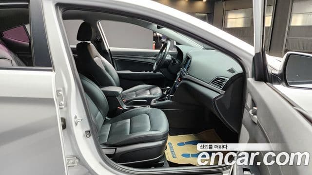 Hyundai Avante AD 1.6 e-VGT Smart, 2018 10