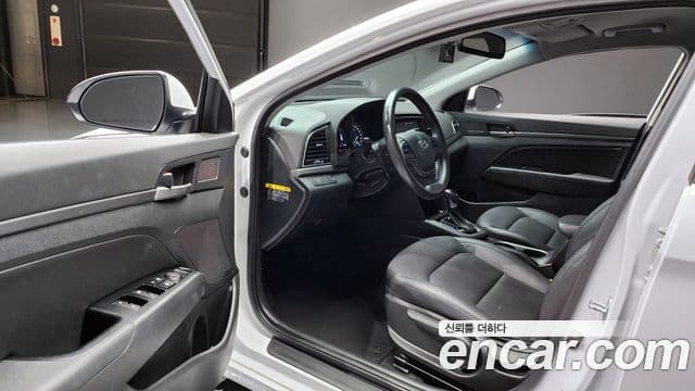 Hyundai Avante AD 1.6 e-VGT Smart, 2018 11