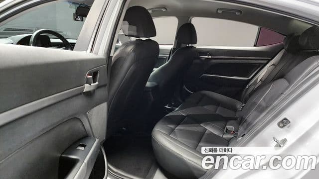 Hyundai Avante AD 1.6 e-VGT Smart, 2018 13