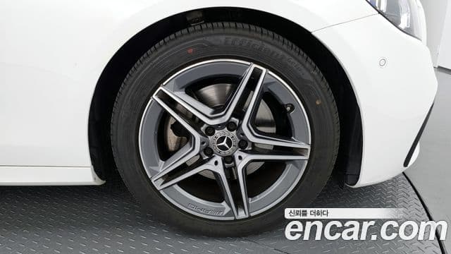 Mercedes-Benz E-класс W213 AMG Line, 2023 все фото