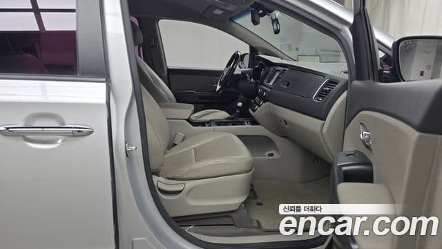 Kia All New Carnival Luxury, 2017 11