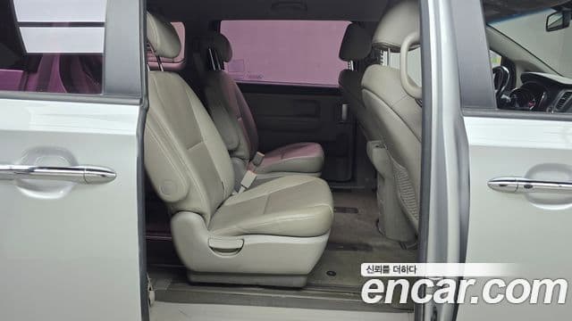 Kia All New Carnival Luxury, 2017 12