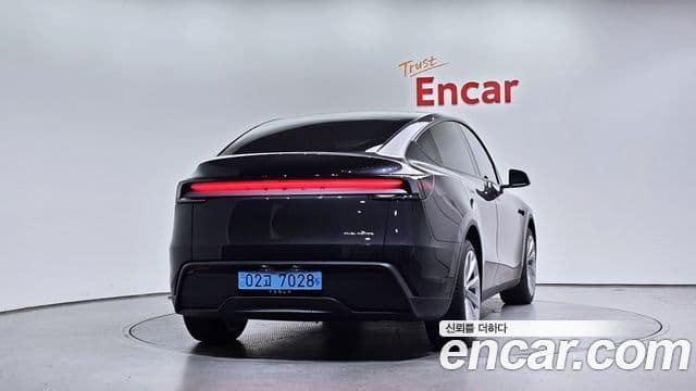 Tesla модель Y Long Range AWD, 2025 4